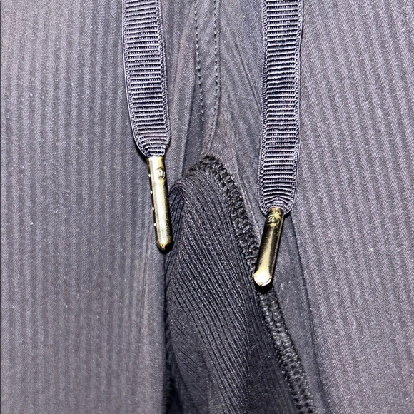 Lululemon Women’s Dance Studio Mid-Rise Crop 25", Size 10 - Picture 11 of 16